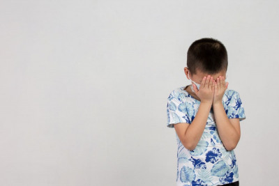 Mengatasi Si Kecil yang Pemalu: Tips untuk Orang Tua