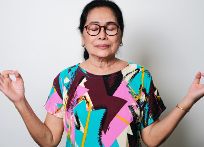 BANTU LANSIA ATASI RASA CEMASNYA DENGAN 5 CARA INI YUK!