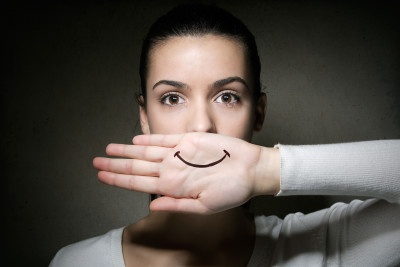 MEMAKSAKAN DIRI UNTUK BAIK-BAIK SAJA, WASPADAI GEJALA TOXIC POSITIVITY!