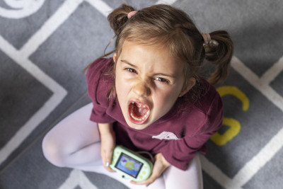 HP DIAMBIL JADI NGAMUK, SIMAK CARA MELATIH ANAK YANG TANTRUM
