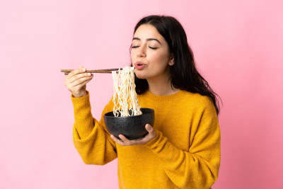 DAMPAK BURUK MAKAN MIE INSTAN