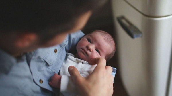 Kepala Bayi Sering Berkeringat, Kenapa?