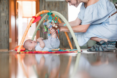 6 CARA MERANGSANG KECERDASAN BAYI