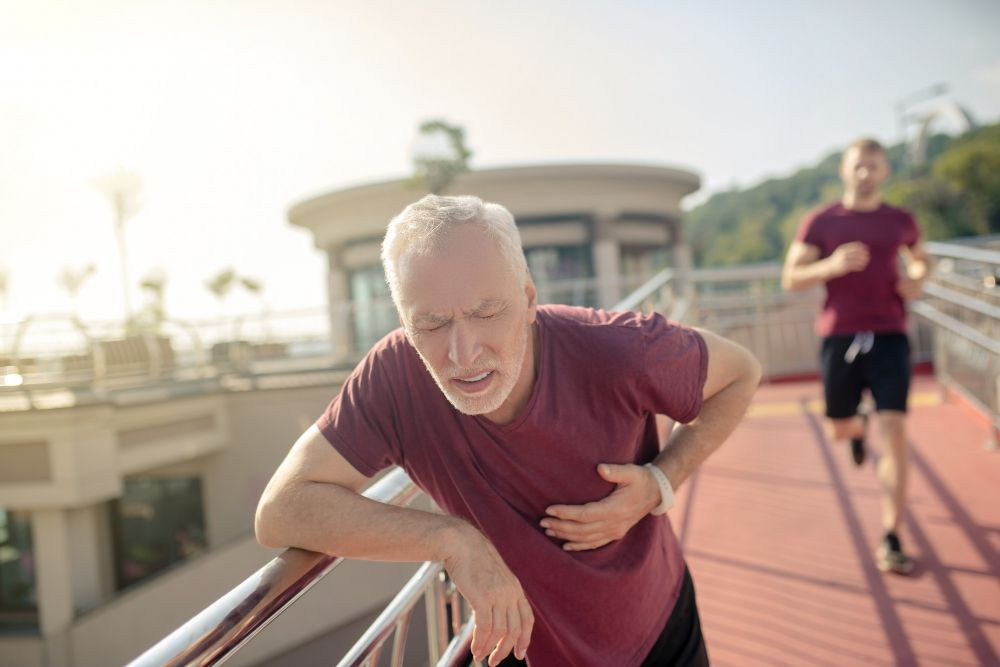 Bahaya olahraga berlebihan, penyakit jantung, resiko exercise extreme, sesak napas, nyeri dada, denyut jantung tidak beraturan, denyut nadi, olahraga, angkat beban, olahraga tinju,  yesdok