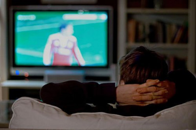 Peneliti Temukan Kebiasaan Menonton TV Bisa Tingkatkan Risiko Kematian