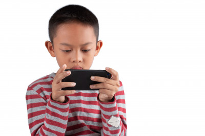 Pentingnya Peran Orang Tua Membatasi Durasi Bermain Video Game pada Anak