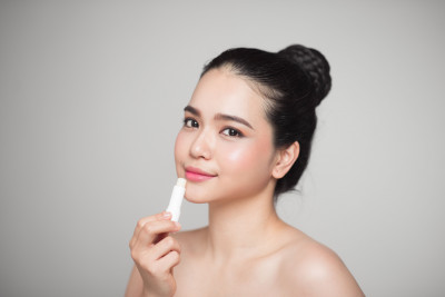 Inilah Cara Atasi Bibir Kering dan Pecah-Pecah