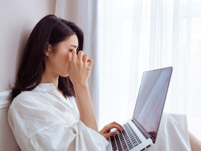 Tips Mengatasi Mata Kering Akibat Keseringan Screen Time