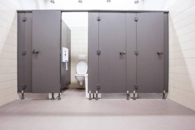 Amakah Menggunakan Toilet Umum Selama Pandemi?