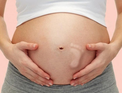 Ini Alasan Bayi Menendang dalam Kandungan