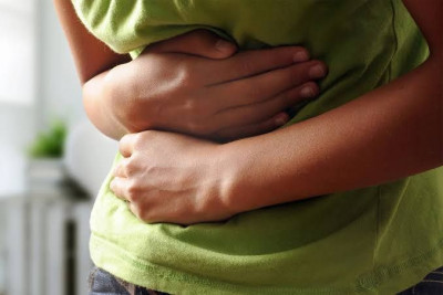 5 Alasan Perut Sakit Setelah Makan