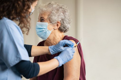 Pentingnya Vaksinasi Lansia Untuk Mencapai Target Herd Immunity