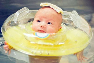 Bahaya Penggunaan Pelampung Leher Pada Bayi Saat Berenang