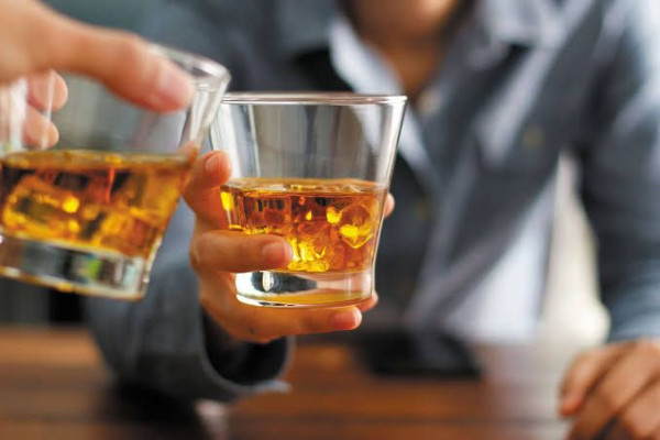 Minum alkohol