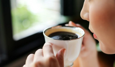 Studi: Terlalu Banyak Minum Kopi Memberikan Efek Merugikan ke Otak