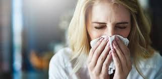 Seorang wanita menderita sinus.