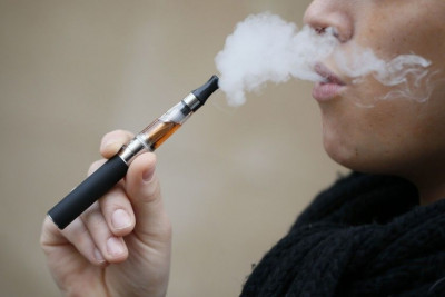 Peneliti Temukan Alasan Mengapa Remaja Tertarik Mencoba Rokok Elektrik