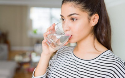 Minum Air yang Cukup Dapat Memperlambat Proses Penuaan