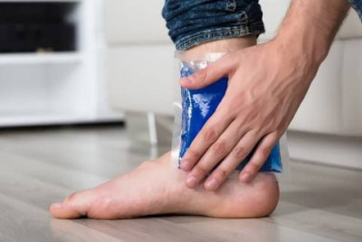 Cara Mengatasi Kaki Keseleo yang Aman di Rumah