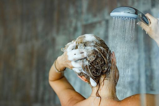Shampoo untuk merawat rambut