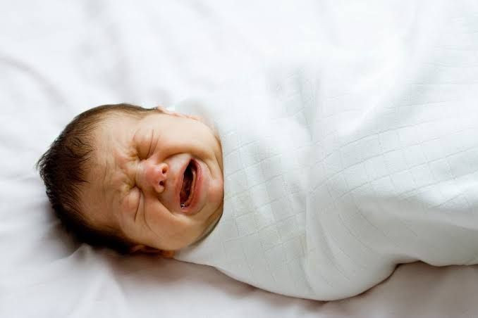 Penyebab dan Cara Menenangkan Bayi yang Rewel