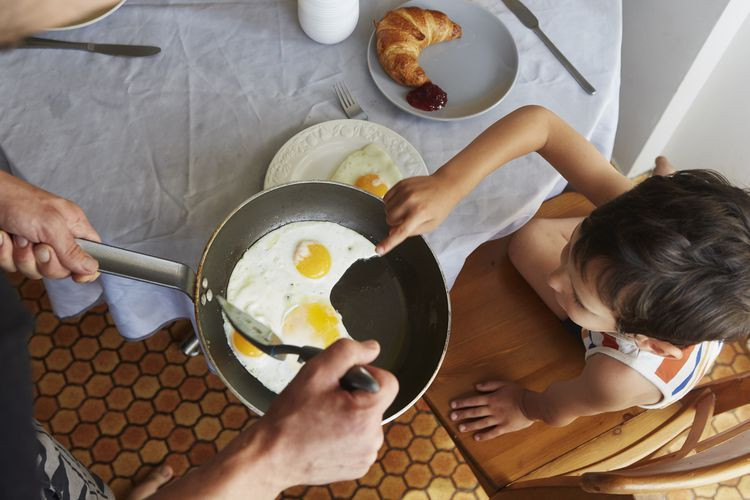 Bolehkah Bayi Makan Telur Setengah Matang?  