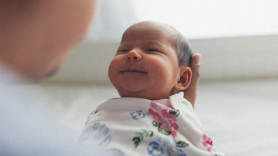 Arti dari Ragam Senyuman Bayi