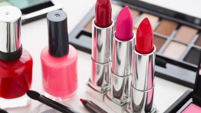 4 Bahan Kimia Berbahaya yang Biasa Terkandung dalam Kosmetik