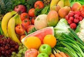 Buah-buahan dan sayuran.