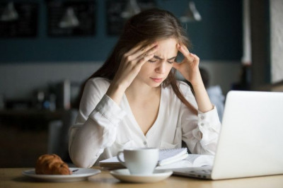 4 TIps Meredakan Sakit Kepala Karena Dehidrasi
