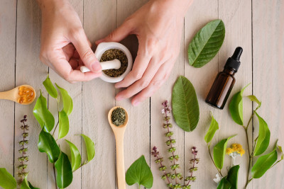 Kemenkes dan Badan POM Ajak Masyarakat Konsumsi Obat Herbal Indonesia