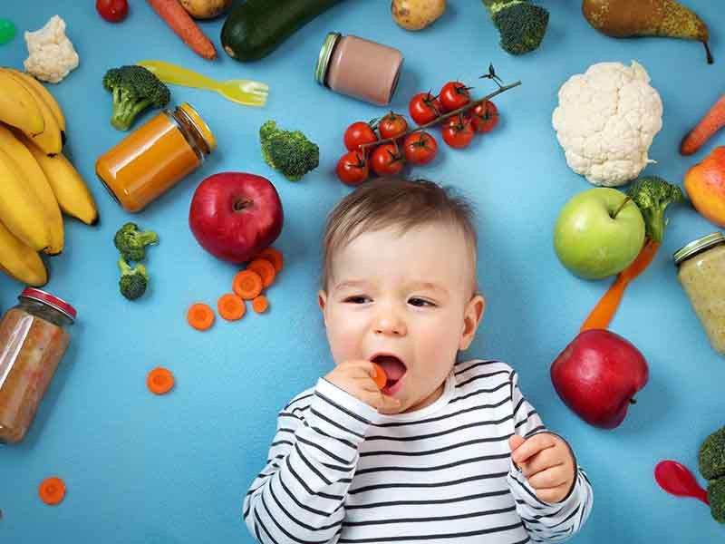 bayi makan sayuran
