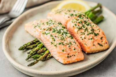 Apakah Mengonsumsi Salmon Bermanfaat Bagi Tubuh?