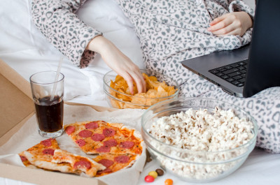 Tips Menghindari Makan Berlebihan Saat Work From Home