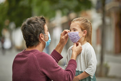 Perlukah Anak-anak Mengenakan Masker Ganda?