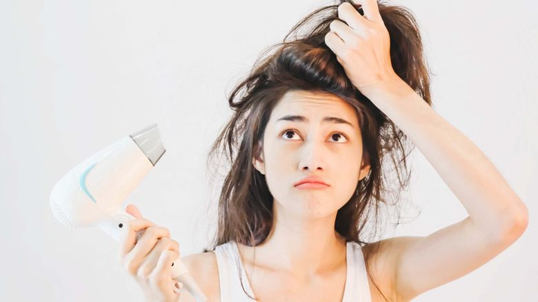 Stop 5 Kebiasaan yang Bisa Merusak Rambut