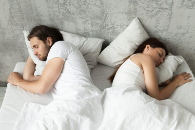 Ungkap Hubungan Pernikahan, Ini Arti Posisi Tidur Pasutri