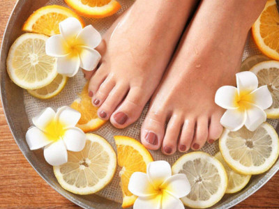 Manjakan Kaki Anda dengan Perawatan Lemon