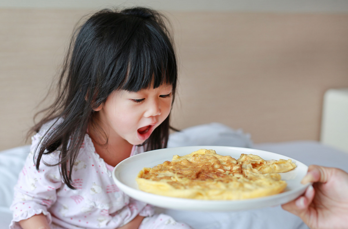 Anak Makan Telur