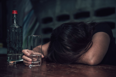 Tanda-tanda Kerusakan Hati Akibat Asupan Alkohol Berlebih
