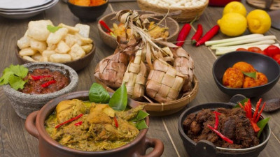 Makan Berlebihan Saat Lebaran? Ini Tips Meredakan Kembung Secara Alami