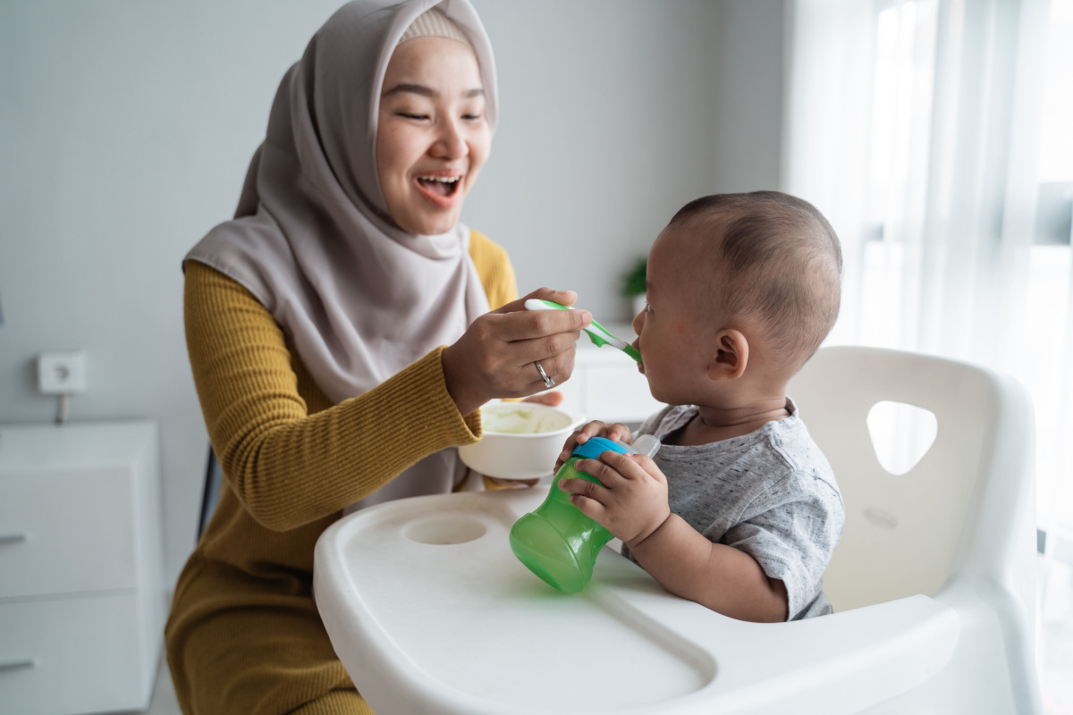 bayi Makan