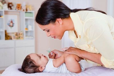 Cara Efektif Ngobrol dengan Bayi