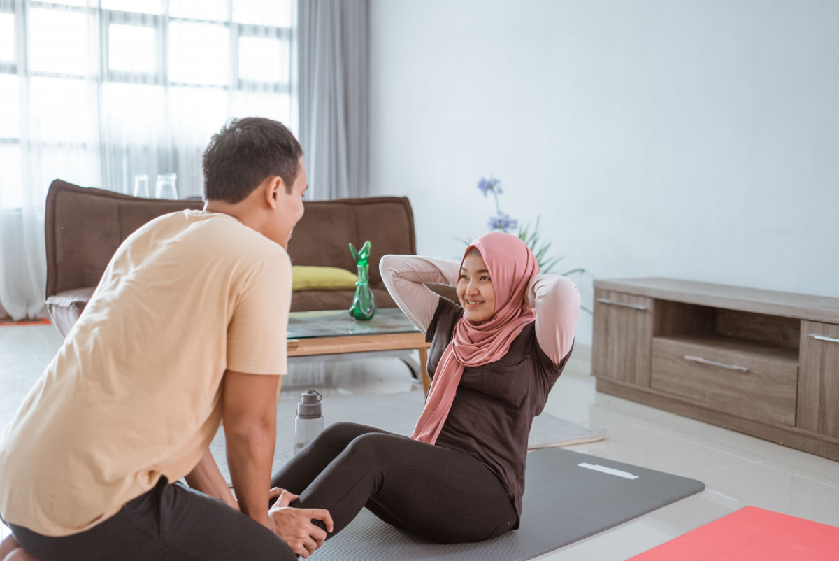 suami istri latihan bersama