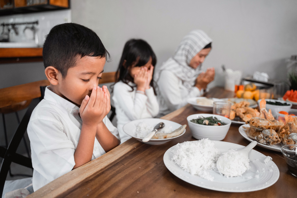 Mendampingi Puasa Pertama Anak