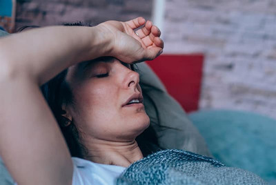 4 Penyebab Terjadinya Berkeringat Ketika Tidur di Malam Hari