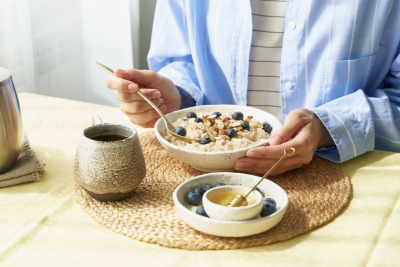 Tahan dan Kuat Berpuasa Dengan Menu Sahur Oatmeal