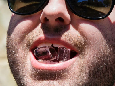 Pagophagia, Kebiasaan yang Membuat Anda Suka Mengunyah Es