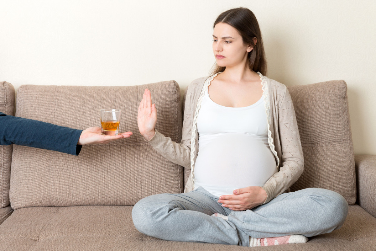 ibu hamil menghindari alkohol