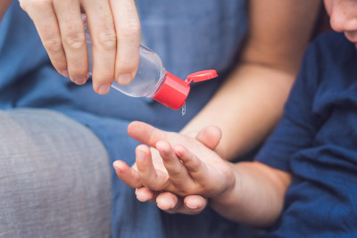 Cegah Corona, Amankah Penggunaan Hand Sanitizer Pada Bayi?
